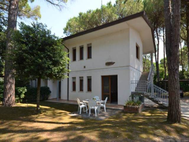 Villa AIRONE ***
